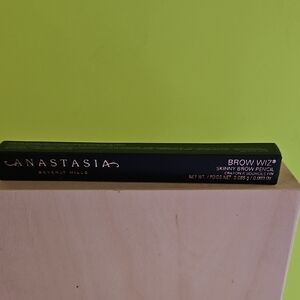 Anastasia Beverly Hills Brow Wiz in Medium Brown
